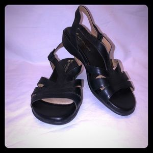 Naturalizer Neina Strappy Leather Sandals. NWOB
